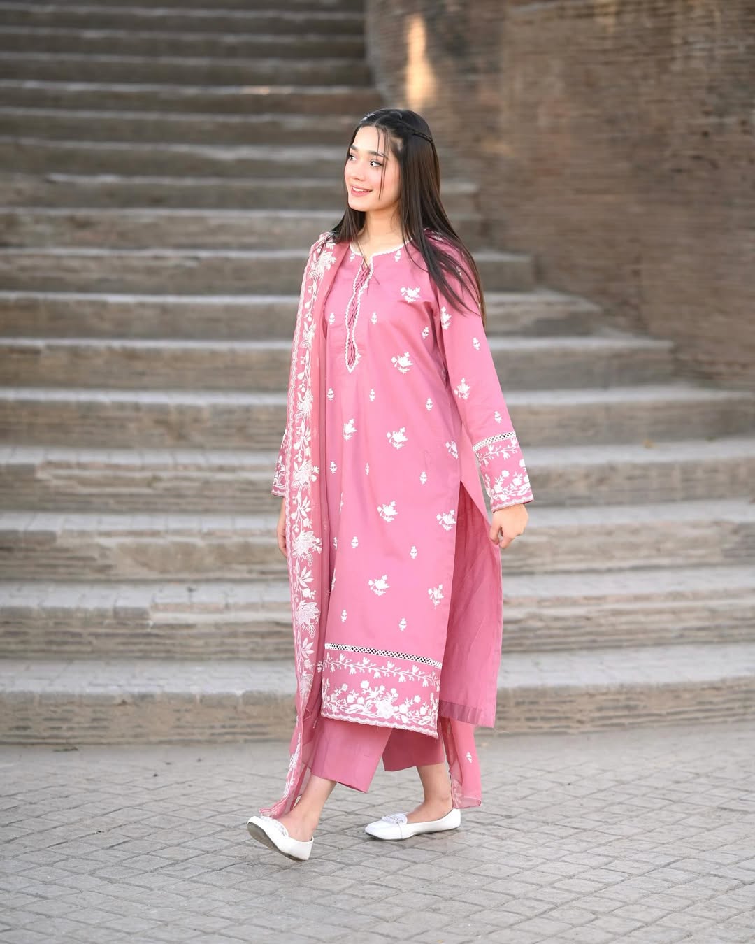 NAZNEEN-Pure Lawn (Stitched 3Pc)