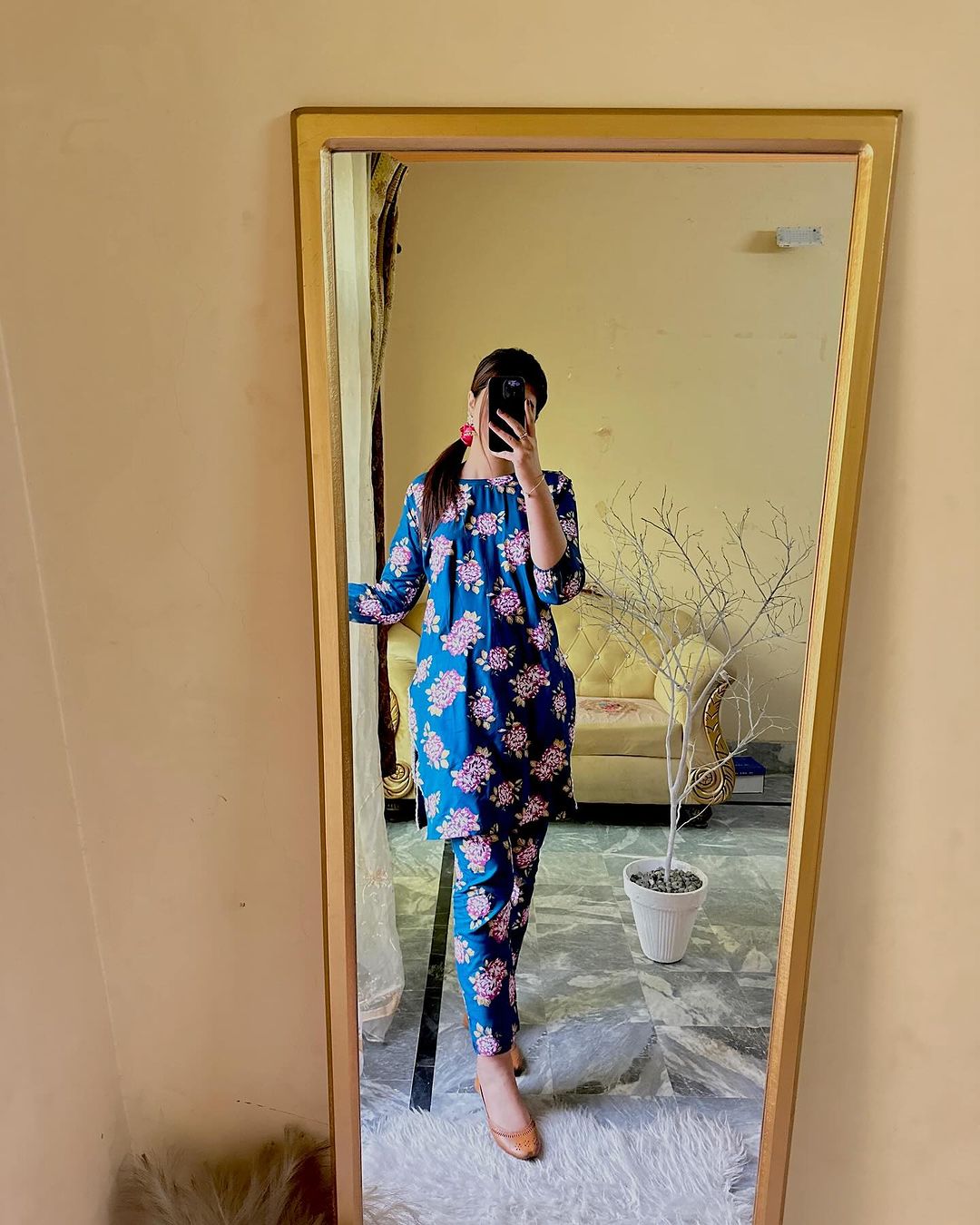 Gulab Stitched 2Pc Linen Suit