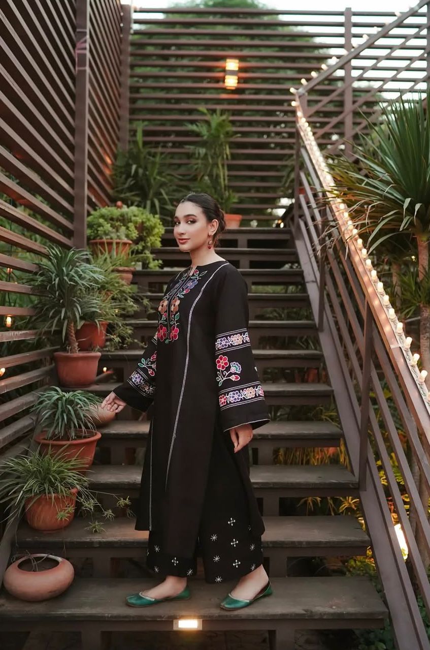 Cottage Embroidered Long Length 2-Piece Suit - Elahi Noor.com
