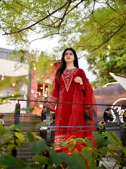 Zareen 3Pc – Embroidered Lawn Dress