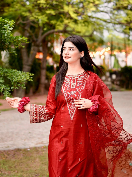 Zareen 3Pc – Embroidered Lawn Dress