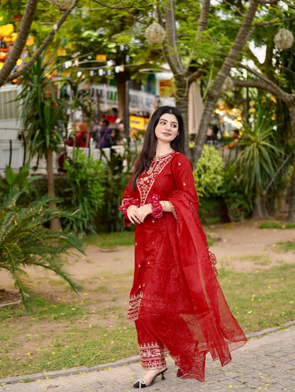 Zareen 3Pc – Embroidered Lawn Dress