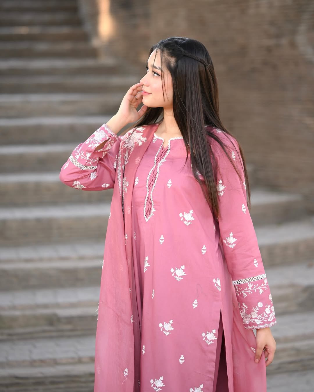 NAZNEEN-Pure Lawn (Stitched 3Pc)